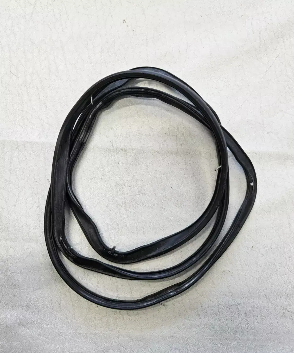 INDESIT ID67V9HCCX/UK COOKER BOTTOM OVEN DOOR SEAL GENUINE (ID67.28)