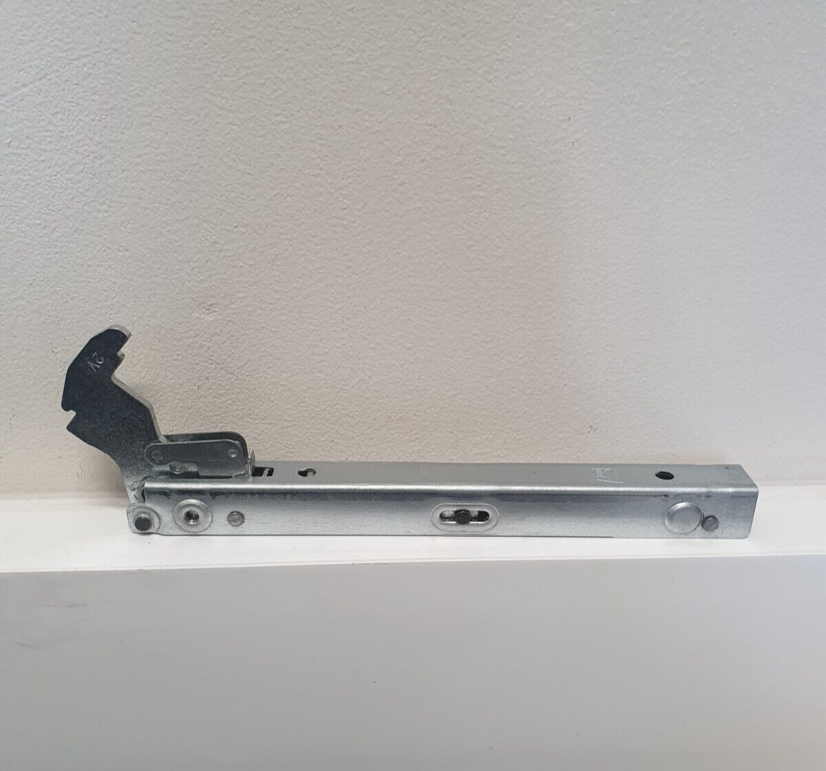 INDESIT IFW6330BL OVEN DOOR HINGE GENUINE (IFW.17)