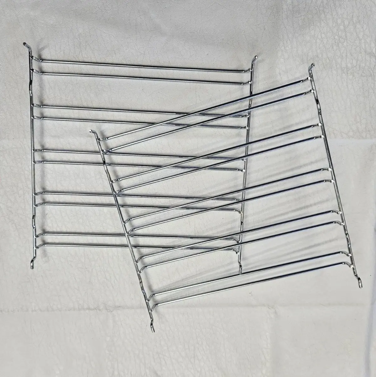 HISENSE BI62211CB BI62212ABUK OVEN SHELF SUPPORTS 1 X PAIR GENUINE (BICB.12)