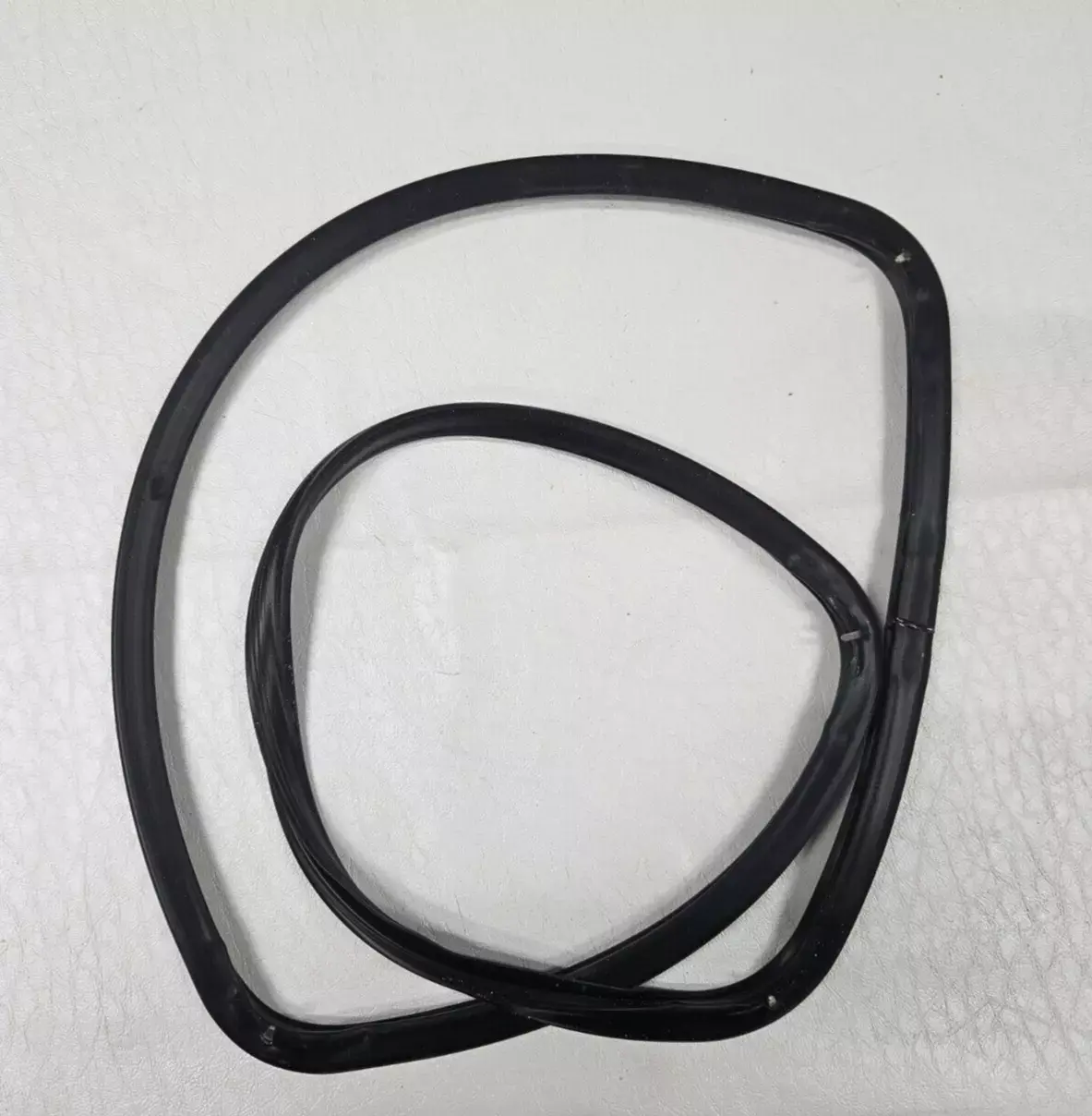 RUSSELL HOBBS RH72DEO1002SS BOTTOM OVEN DOOR SEAL (RH72.29)