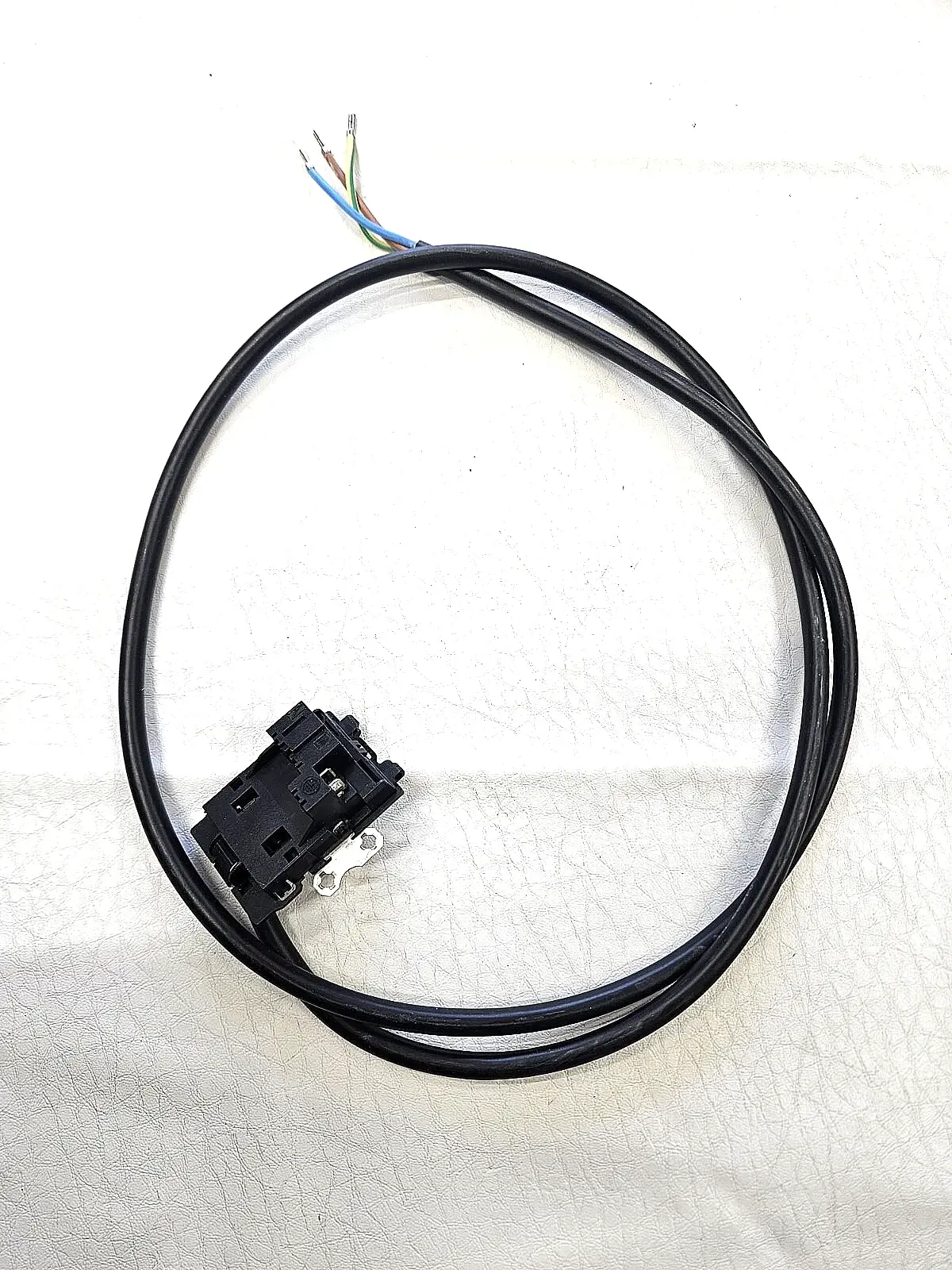 HISENSE BO3PY6C02-5 BI62212AXUK OVEN TERMINAL CONNECTOR AND LEAD (BO3.09)