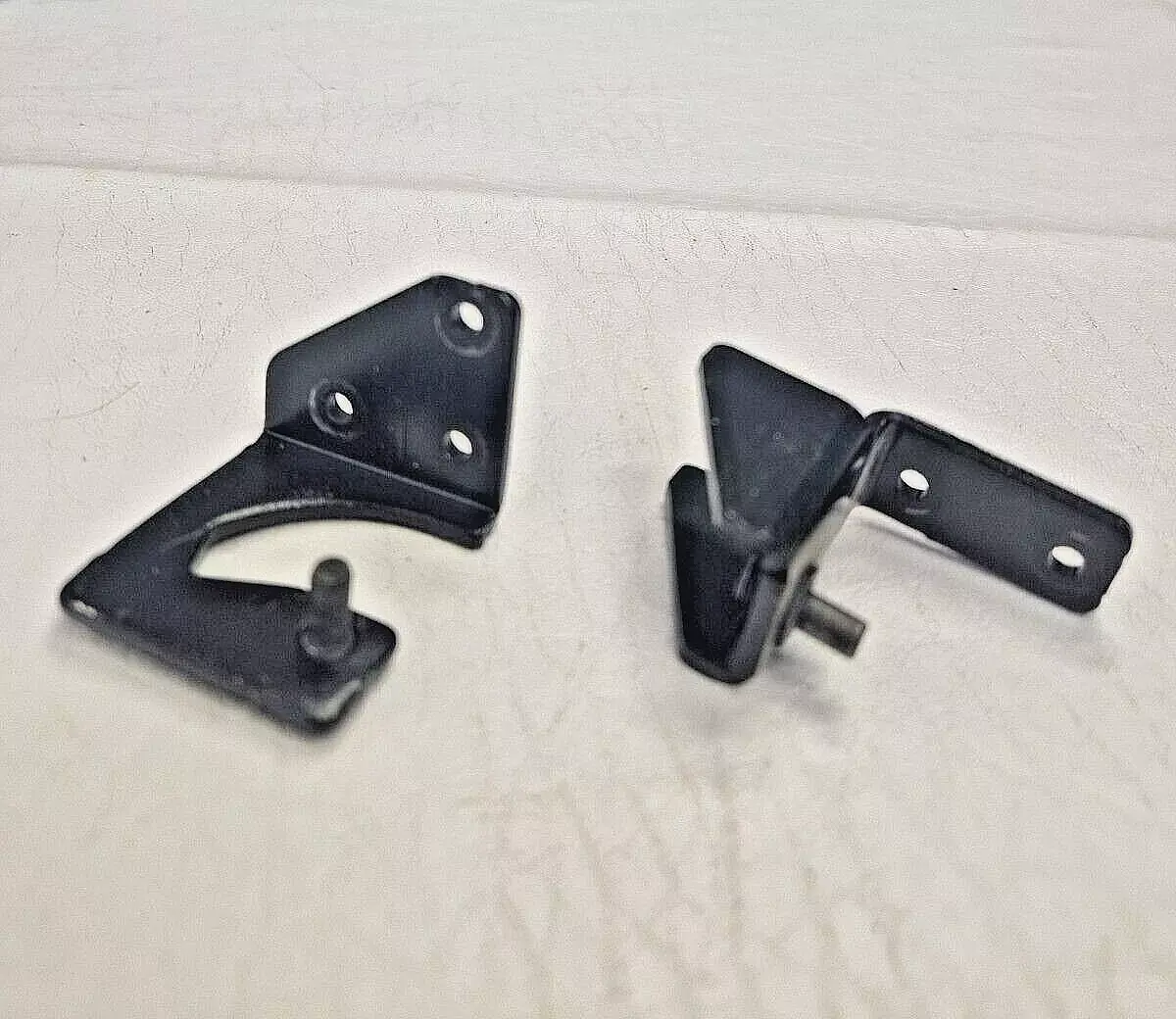 LOGIK LDOC60X22 COOKER BOTTOM DOOR TOP AND BOTTOM HINGE SET (LD22.10)