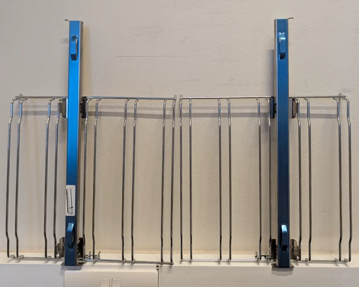 CDA CFD600MB COOKER BOTTOM OVEN SHELF SUPPORTS WITH RUNNERS 1 X PAIR (CFD6.49)