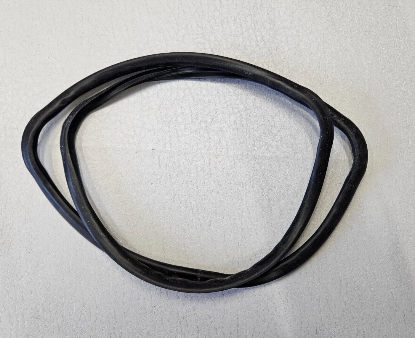 INDESIT IFW6340WHUK OVEN DOOR SEAL GENUINE (IF40W.11)