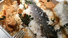 Mořský vlk v solné krustě