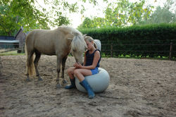 39267474_1093868620778709_75744531446717