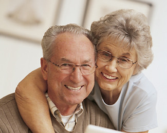 Feliz pareja de ancianos.