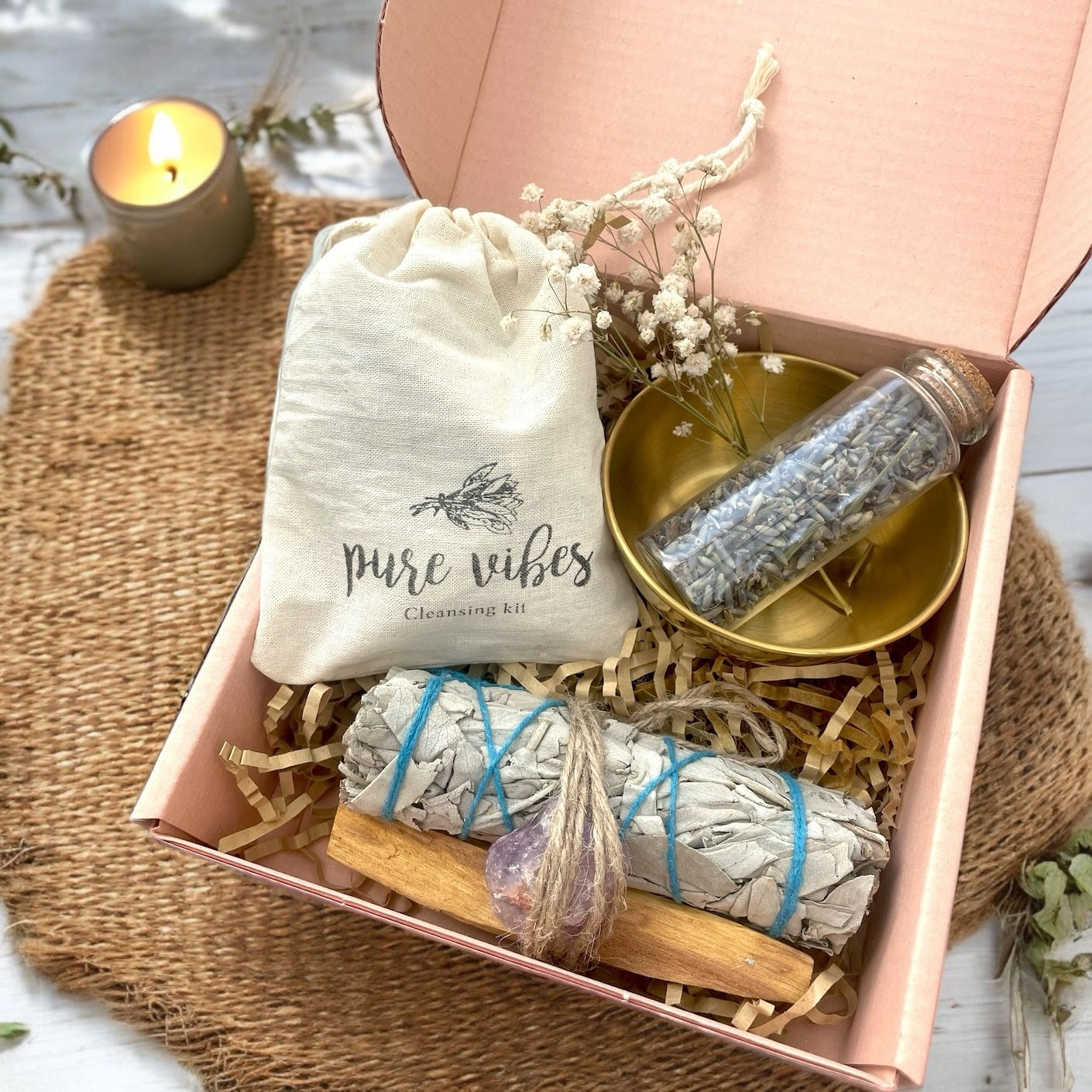 מארז טיהור הבית עם מרווה לבנה זימון עם פטלו סנטו אבן רוז קוורץ ארטיסט או סיטרין ושק לבנדר וארון הבגדים