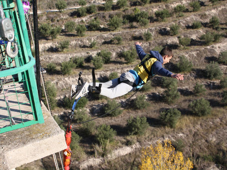Elevando Tus Sentidos en Outdoor Deporte: La Inolvidable Experiencia de Puenting en Alcoy