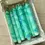 Miniature : Panier rempli de bougies marbrées vert et bleu
