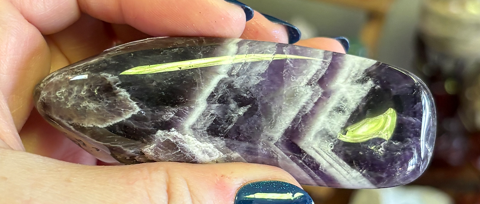 Chevron Amethyst Tumble Palm Stone