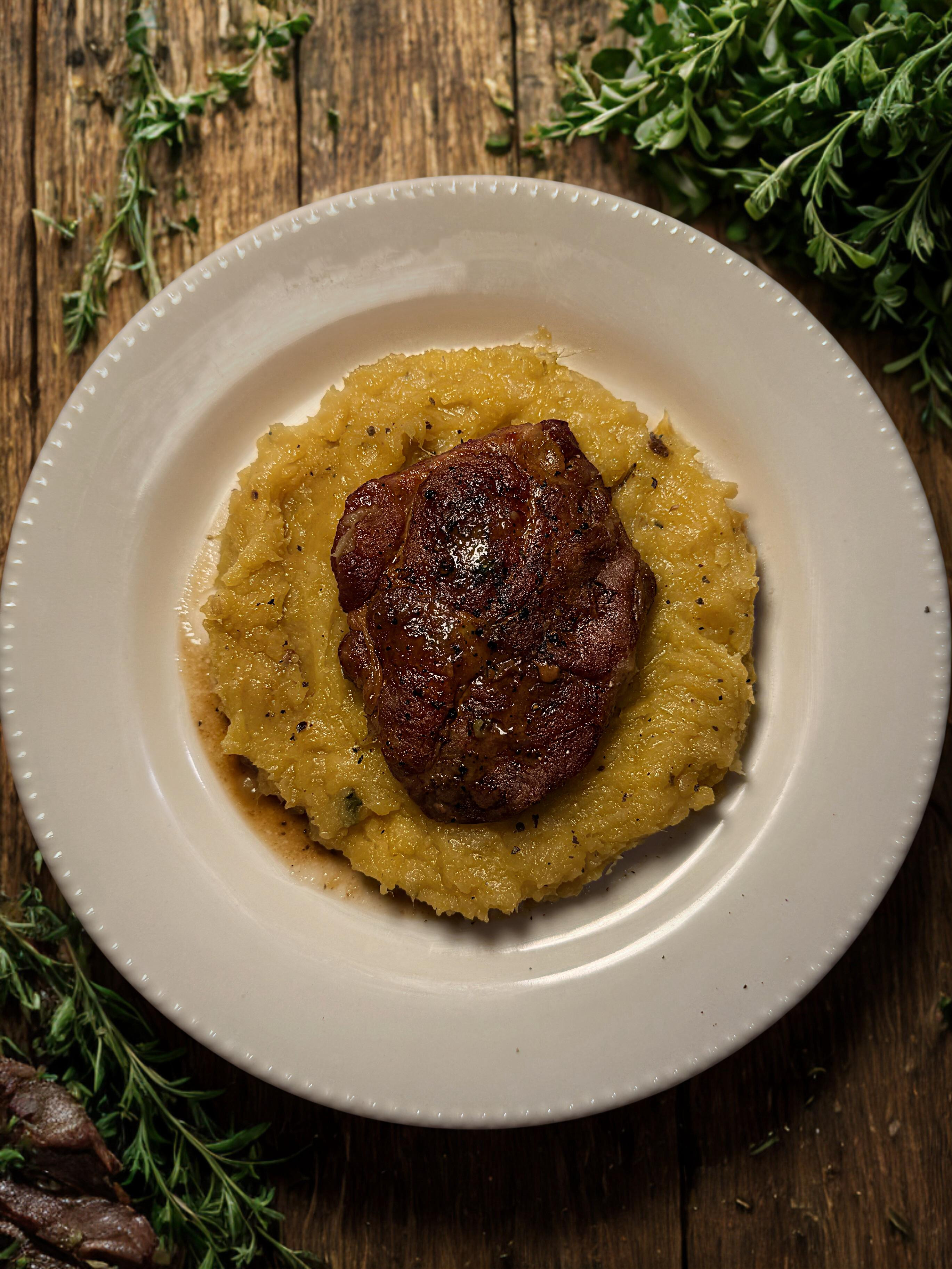 Bondiola de Cerdo con Puré de Batata