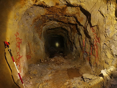 Marcaje de paredes enTúnel subterráneo para actualización de cartografía minera