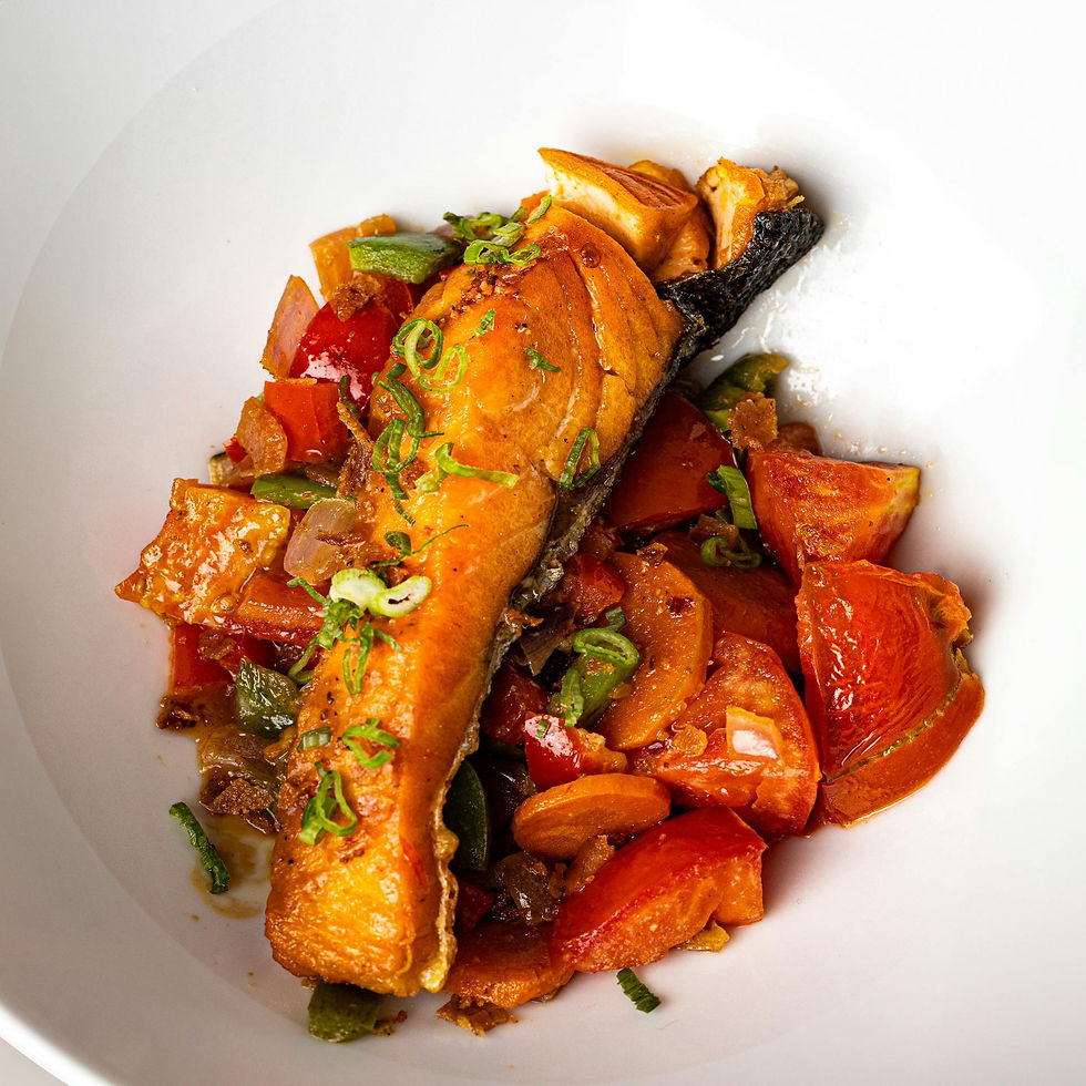 6 Healthy Clean Eating Seafood Recipes: Pan-Seared Salmon with Vegetables