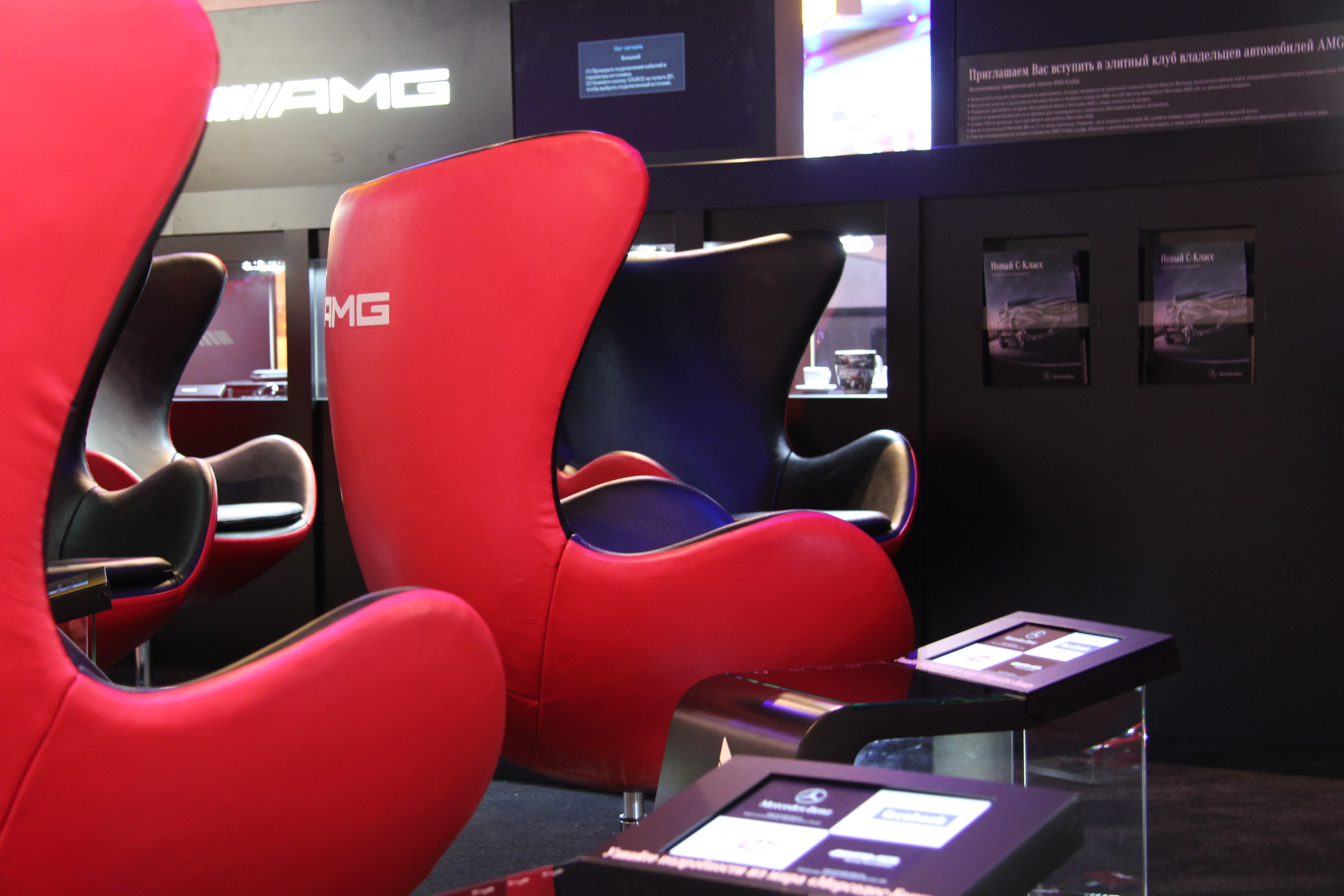 Стенд Mercedes-Benz AMG