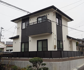 モノトーン調のシンプルな住まい