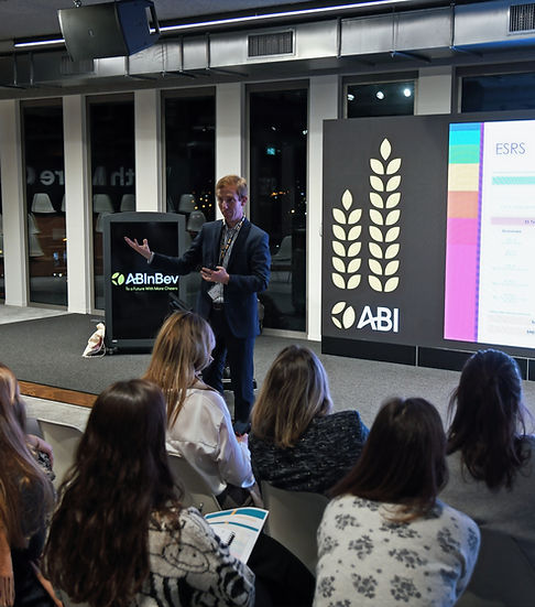 Bart Dierinck, professor bij Tilburg University, TIAS en INSEAD gaat aan de slag met SDGame en gebruikt de serious game voor een deep dive in ESRS
