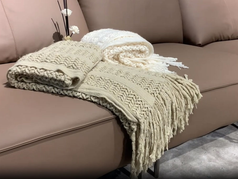 Thumbnail: Knitted throws