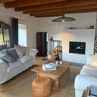 cheminée, canapé, couleurs, texture, salon, confort, cosy, maison d'hôtes, charme, chambre d'hôtes, convivialité, cocooning, amitié, déco, raffinement, Ubaye, Vallée de l'Ubaye, Jausiers, montagne, vacances, repos, sports