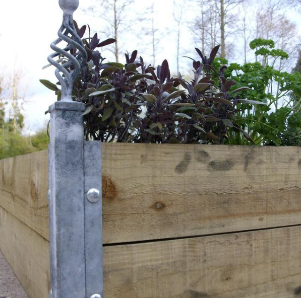 Raised bed corner