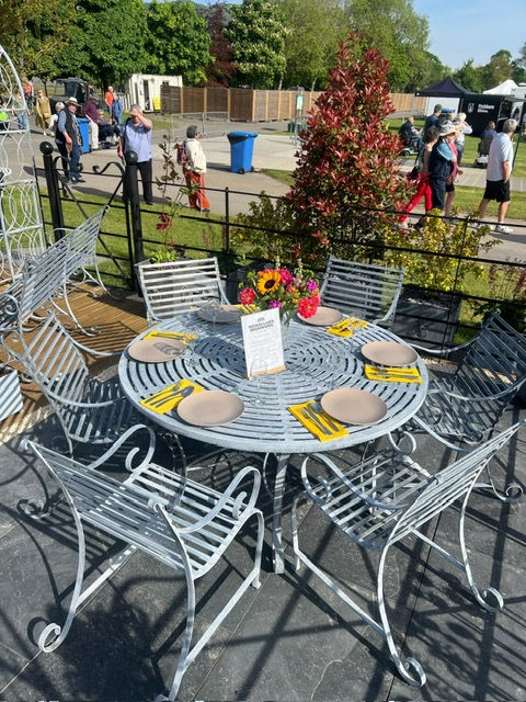 Thumbnail: Moccas round dining set