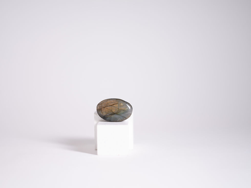 Thumbnail: Labradorite Palmstone