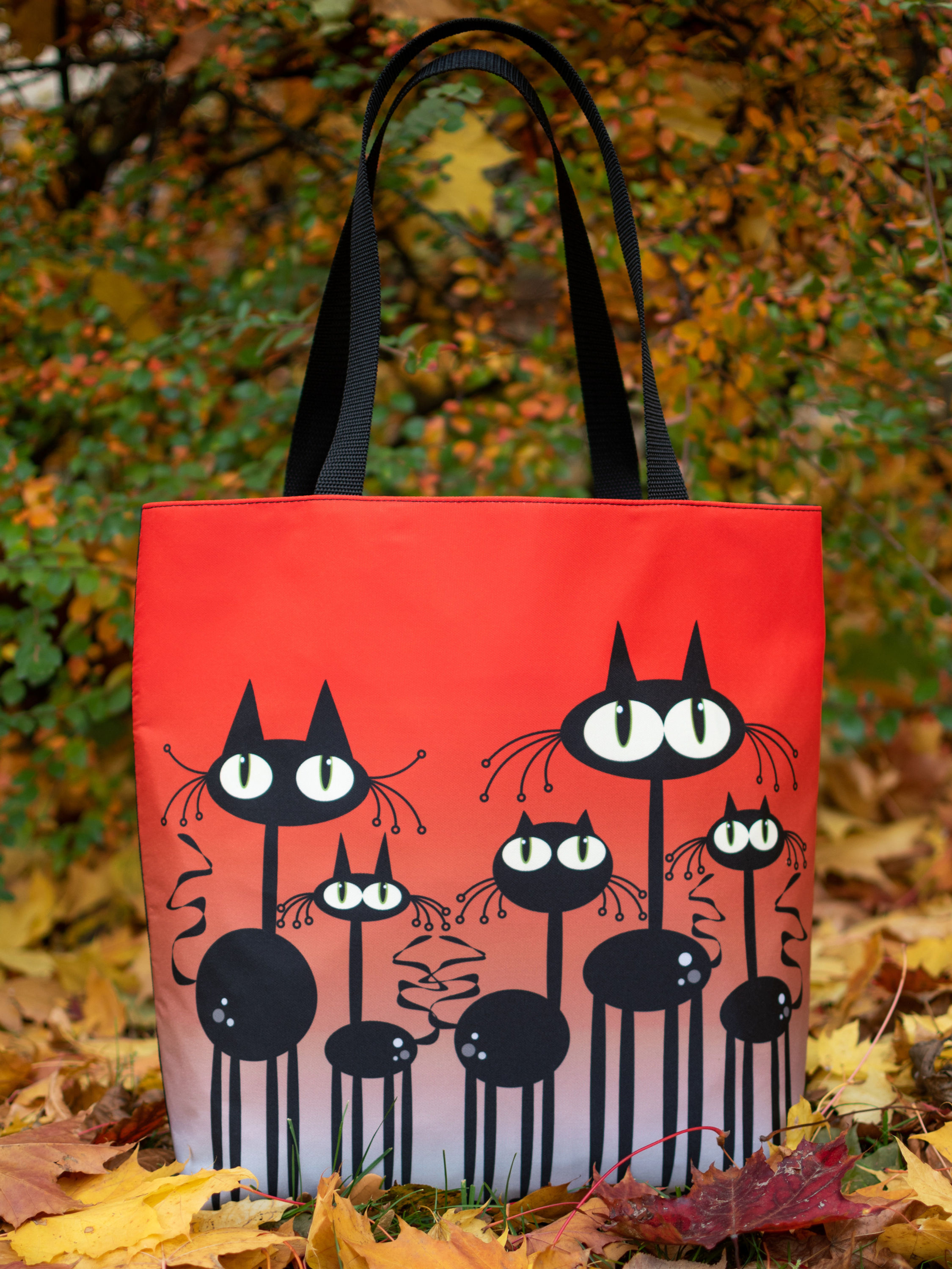 KOCURY CZARNE NA CZERWONYM TLE