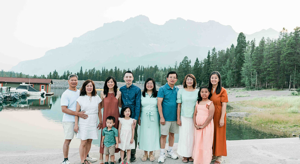 Lake Minnewnanka extended family photoshoot