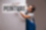 reparateur-de-femme-avec-rouleau-de-peinture-isole_edited.jpg