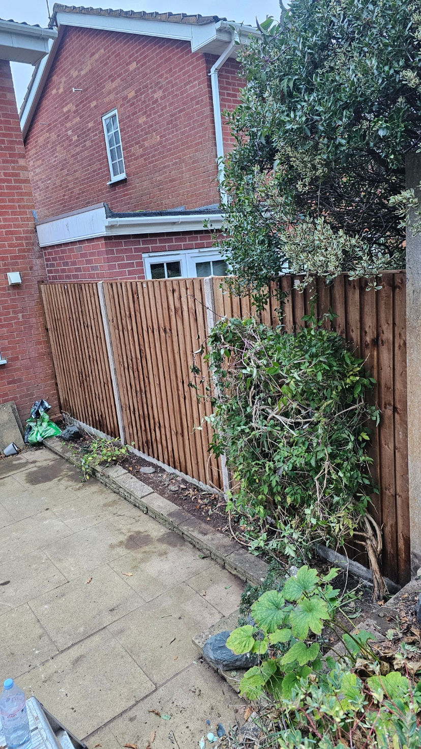 Professional 6ft feather board fence Worcestershire - LevelUp Contractors by Biddle
