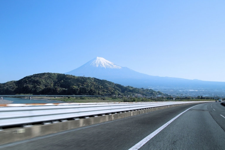 5月26日は「東名高速道路全通記念日」日本の大動脈が繋がった日