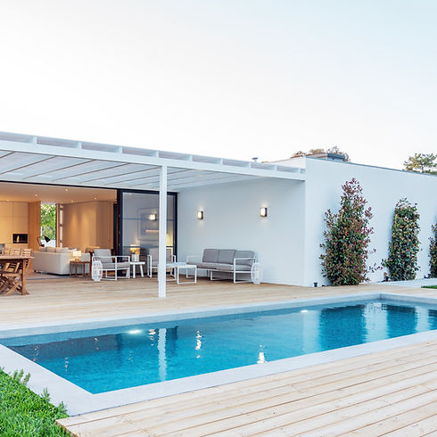 piscine creusée avec maison