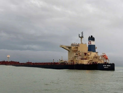 178,000-DWT Capesize Star Bueno Flooded After Grounding off Vietnam, Faces Threat from Approaching Typhoon Kalmaegi