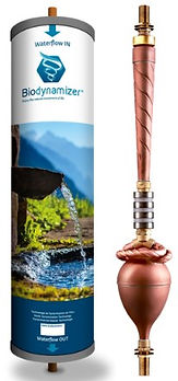 Le Biodynamizer reproduit par biomimétisme le cycle naturel de l’eau afin de la rendre comparable à une eau vive et naturelle. Plus d’énergie d’un point de vue photonique, une plus grande capacité d’hydratation cellulaire, une réduction de son potentiel d’oxydation mais surtout le plaisir de boire ! L'eau est redevenue biocompatible, ce qui est confirmé par de nombreuses analyses scientifiques et empiriques. Avec 21 principes de dynamisation, c'est l’appareil de dynamisation le plus complet au monde.En bonus : une gestion intelligente du calcaire, sans sel ou gaspillage d'eau !