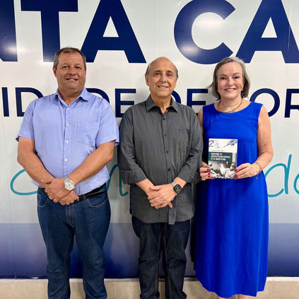 Santa Casa Celebra o Dia do Médico com "Café com Prosa" e Doação de Livros pelo Dr. Ubiratan