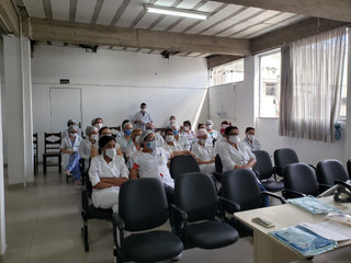 Colaboradores da Santa Casa de Formiga recebem treinamento sobre cuidados durante a pandemia
