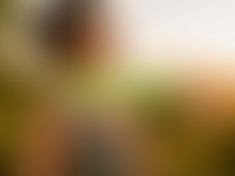Potenzial entfalten – achtsame Person mit Fokus auf Körperbewusstsein und persönliche Entwicklung.