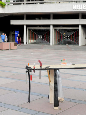 Public activation and social design experiment creating a money free space around a Tiny House by Tiny Foundation and Van Bo le Mentzel in the Pforzheim City Centre. DIY construction of urban furniture and recycling of local wate materials. Supervised by Rober Eikmeyer. Fabian Faylona 2019