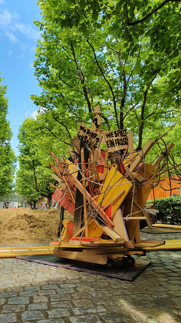 Public art participatory activation at the Radical Playgrounds exhibition Gropius Bau Berlin put together with Raumlabor for Berliner Festspiele / Kunst im Kontext / Universität der Künste Berlin / Fabian Faylona 2024