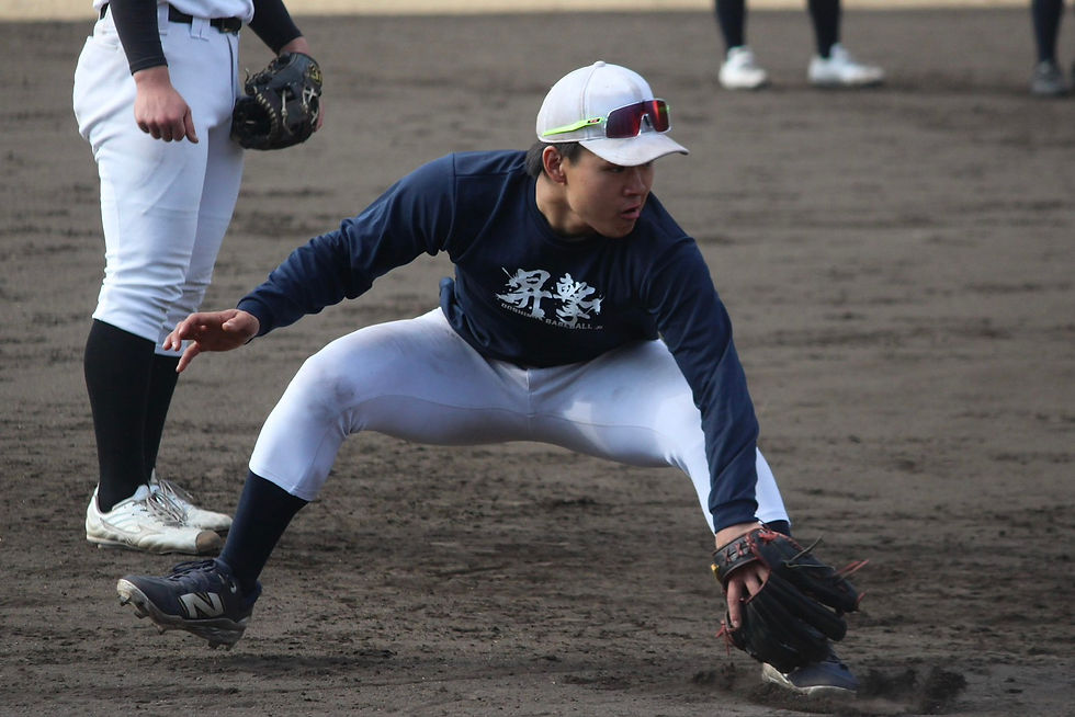 守備練習を行う齊藤(新2・報徳学園)