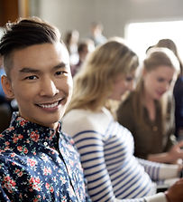 Sourire étudiant en conférence