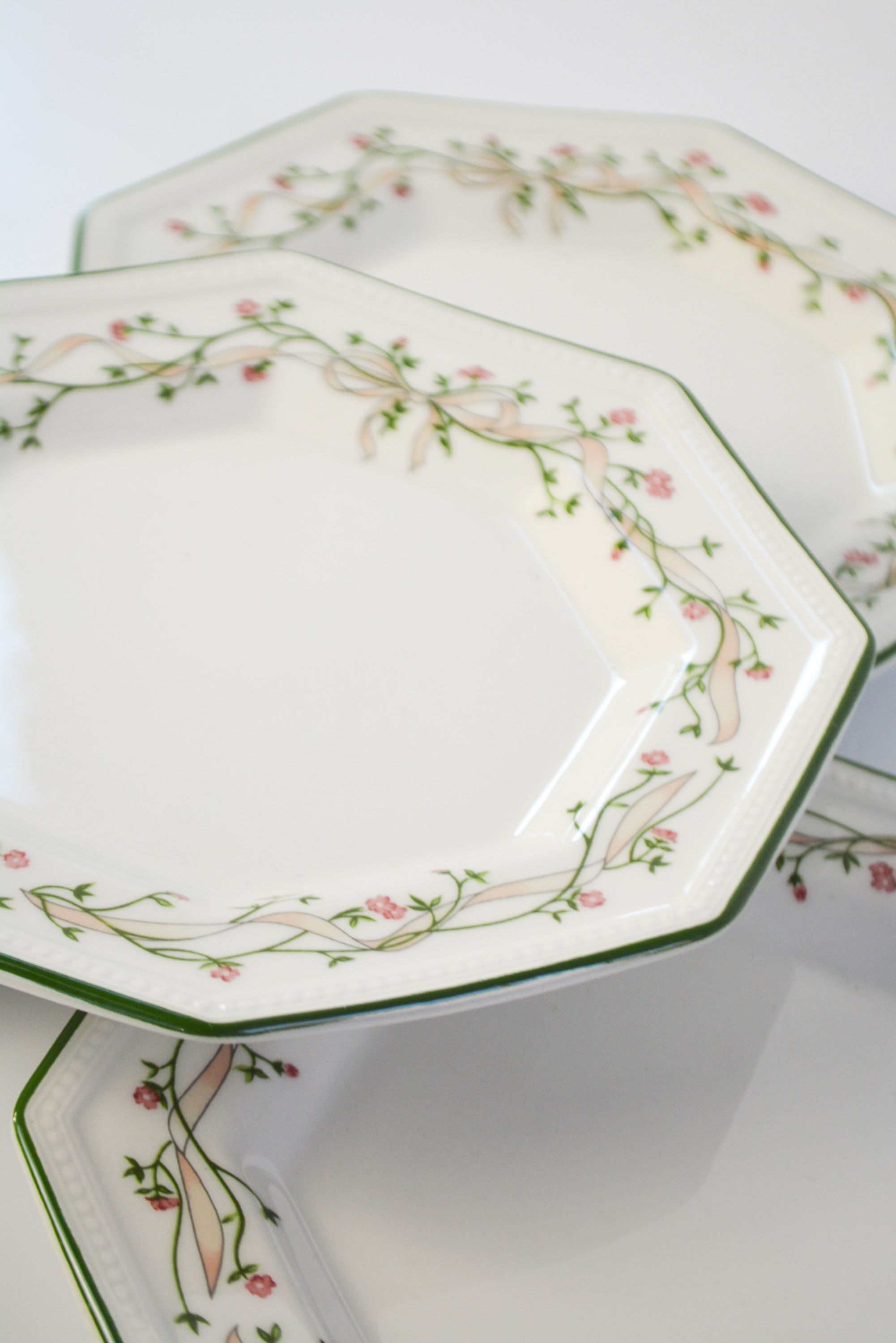 Set of four side/dessert plates