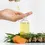 Miniature : Huile de carotte pipette main