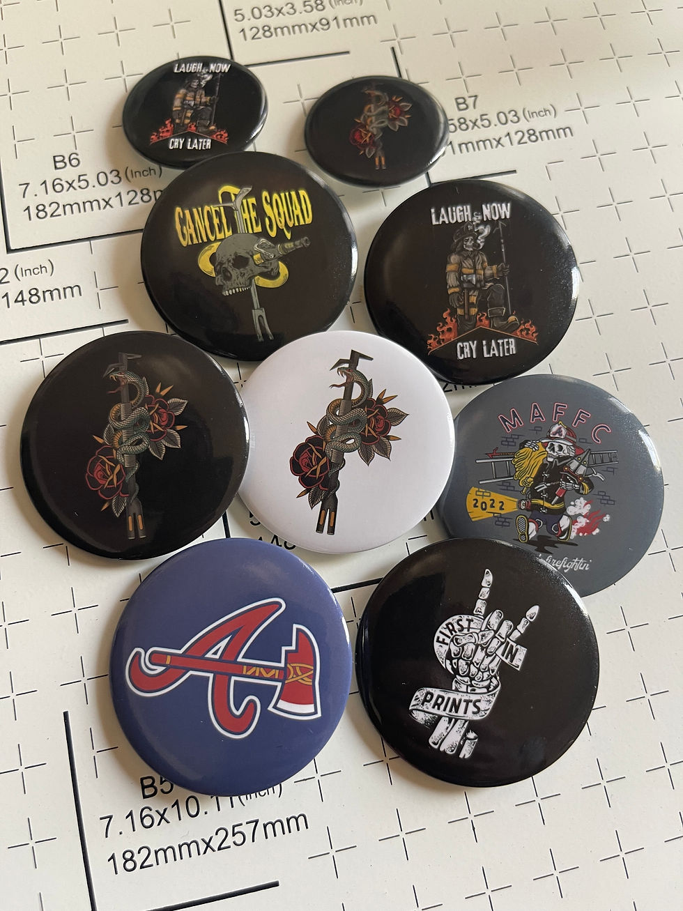 Helmet buttons