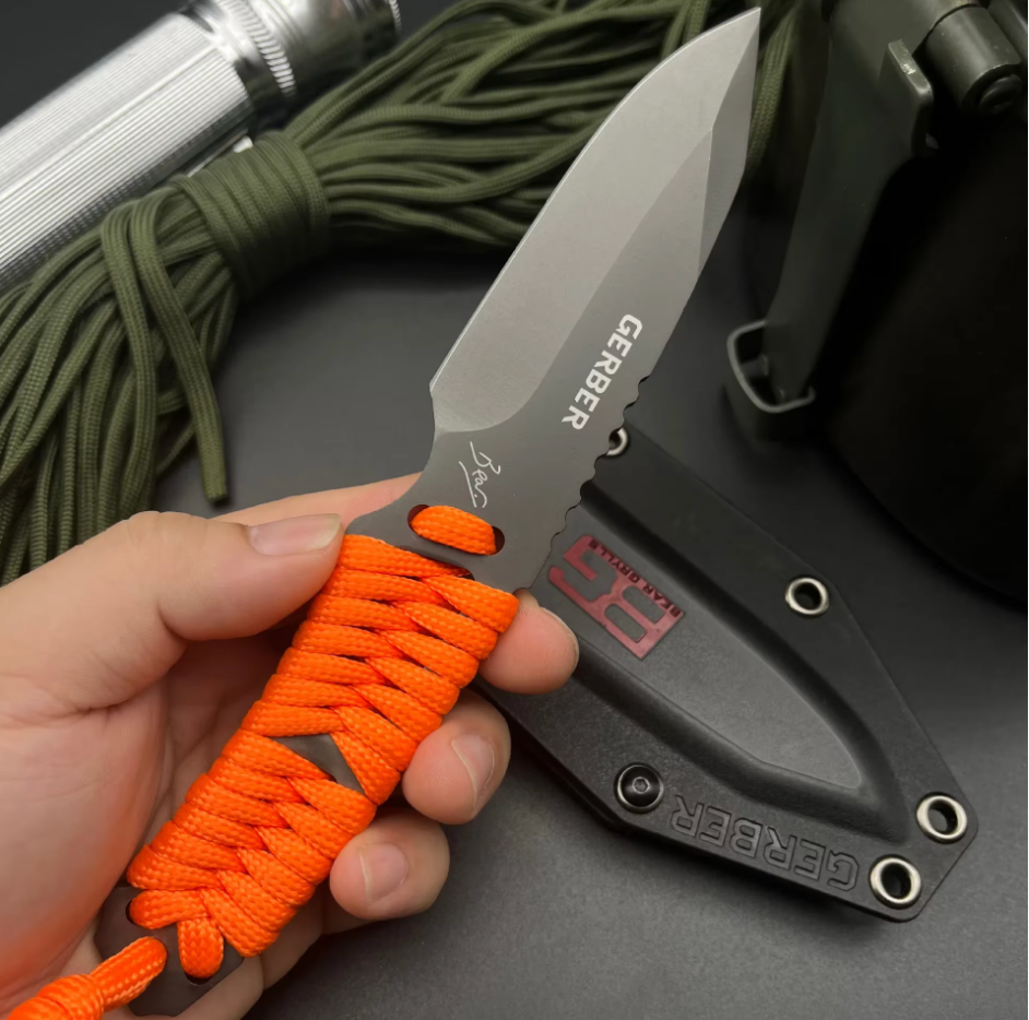 Thumbnail: Bear Grills paracord sheath knife