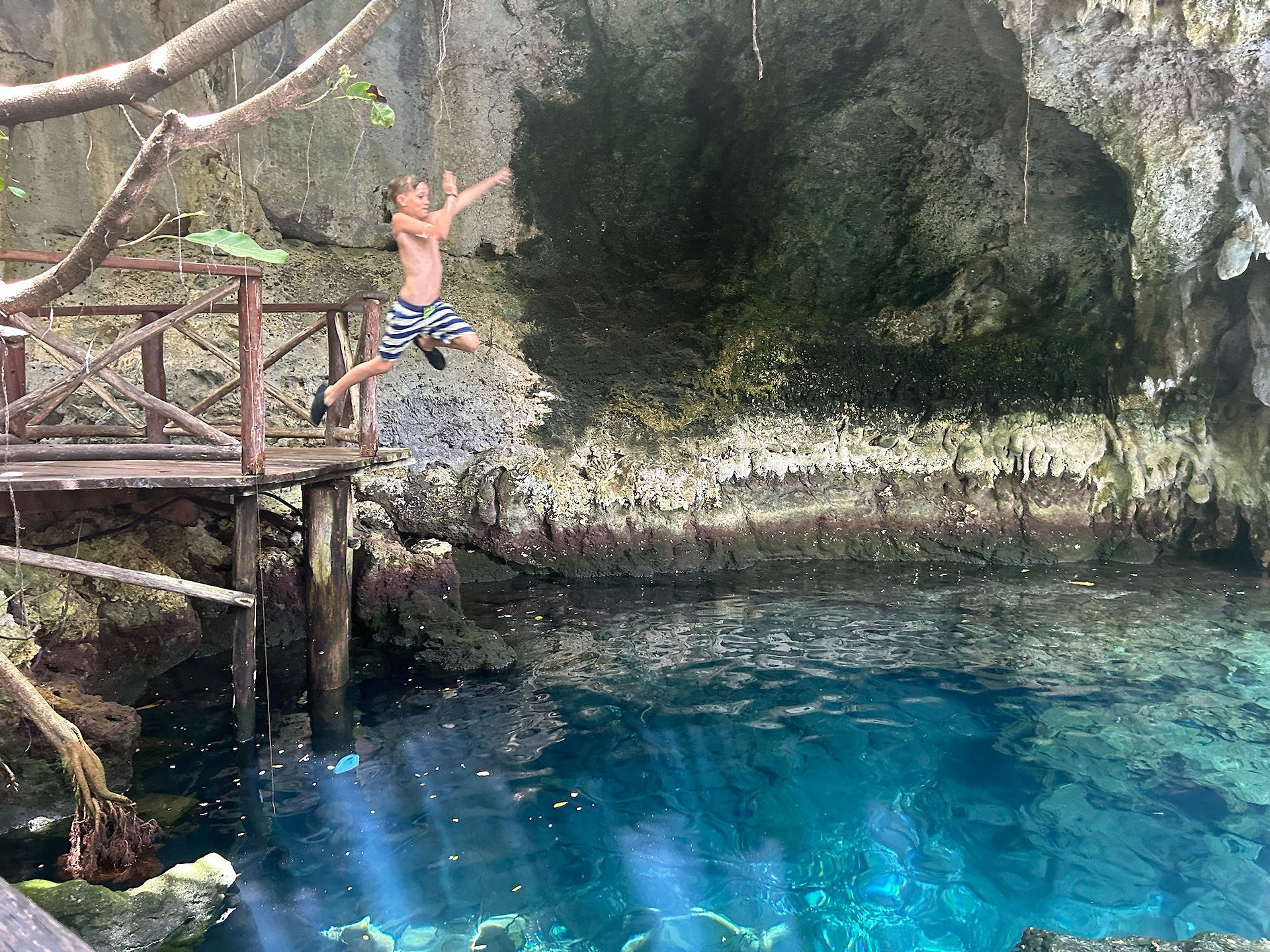 Maalum Cave