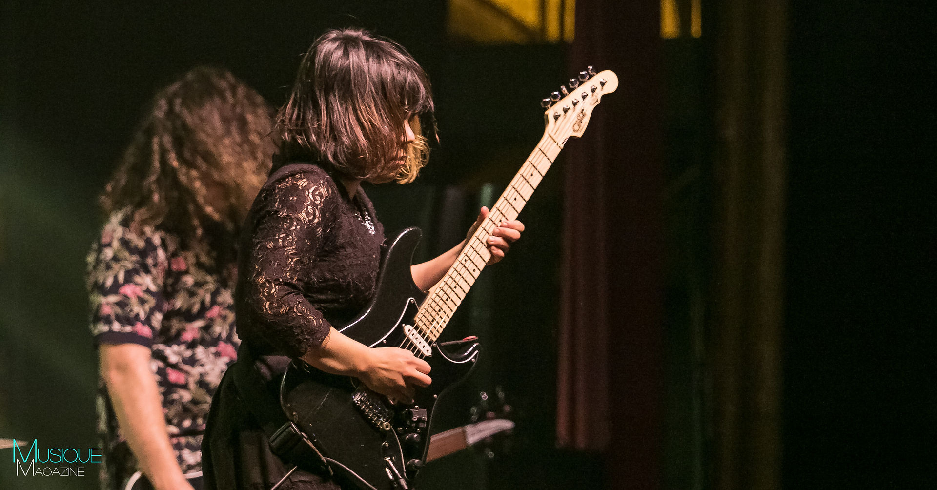 SCREAMING FEMALES