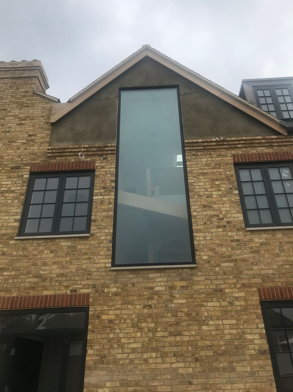 Structural frameless glass facade