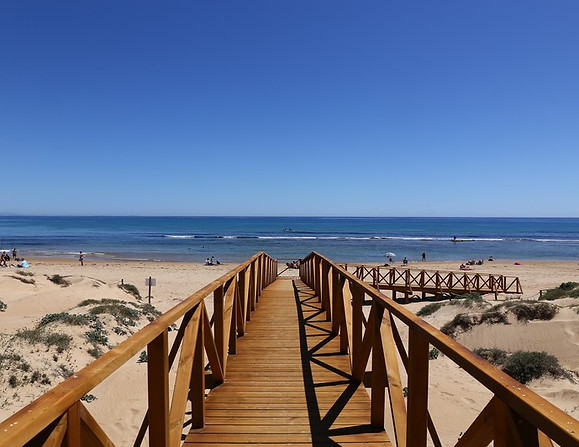 Torrevieja_PlayadelaMata02_C9D5C3DC711F4FEAB0C74EF334C5AF21size-medium.jpg