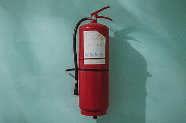 bottle extinguisher.jpg